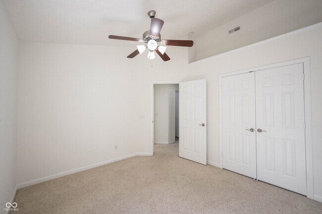 Building Photo - 9009 Mercer Dr