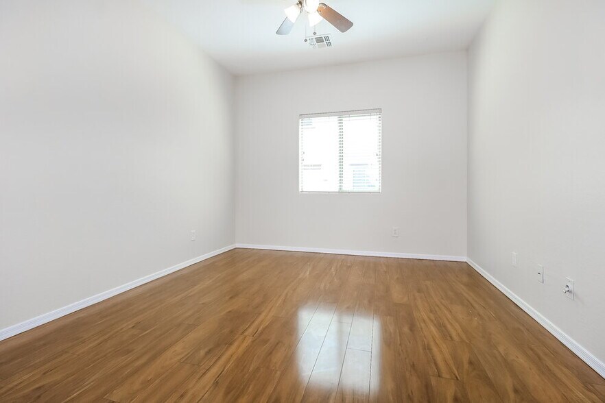 Building Photo - 2519 N 148th Dr