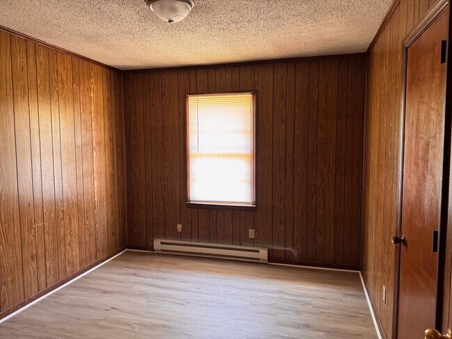 Building Photo - 3 bed, 1 bath brick home located in Troy