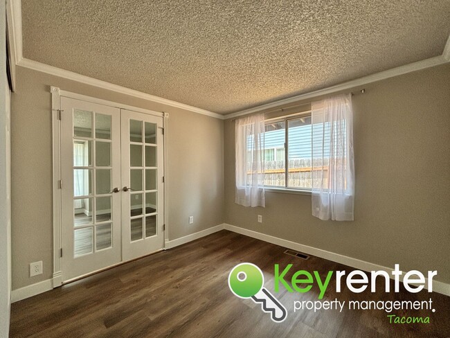 Building Photo - Stylishly Updated Lakewood Home in Seclude...
