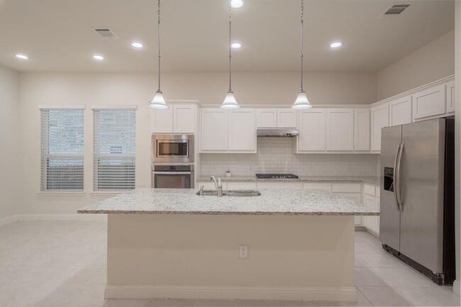 Building Photo - 14928 Iveans Way
