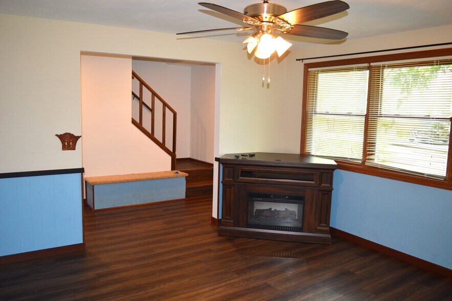 Building Photo - 1870 Sand Ridge Ct