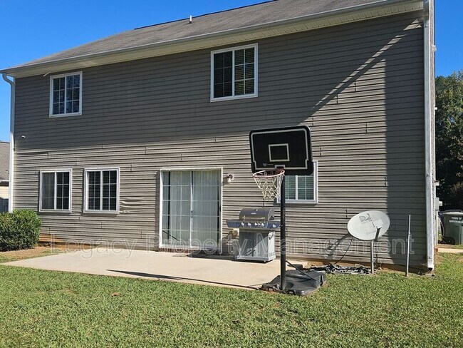 Building Photo - 312 Walnut Crossing Dr