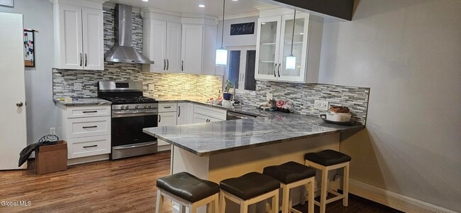 Building Photo - 1364 Evergreen Ave