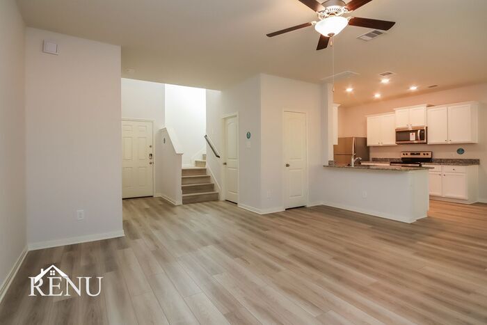 Building Photo - 10466 Sweetwater Creek Dr