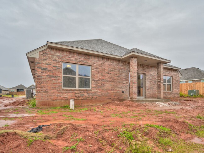 Building Photo - Brand New Home in Moore!