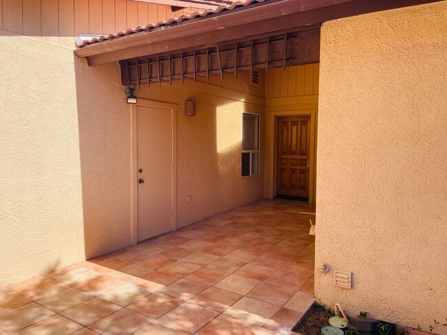 Building Photo - 155 Canyon Diablo Rd