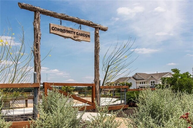 Building Photo - 256 Crystal Brook Dr