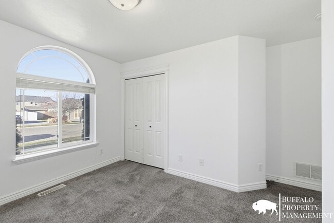 Building Photo - Charming 4-Bedroom Home for Rent in Ammon, ID!