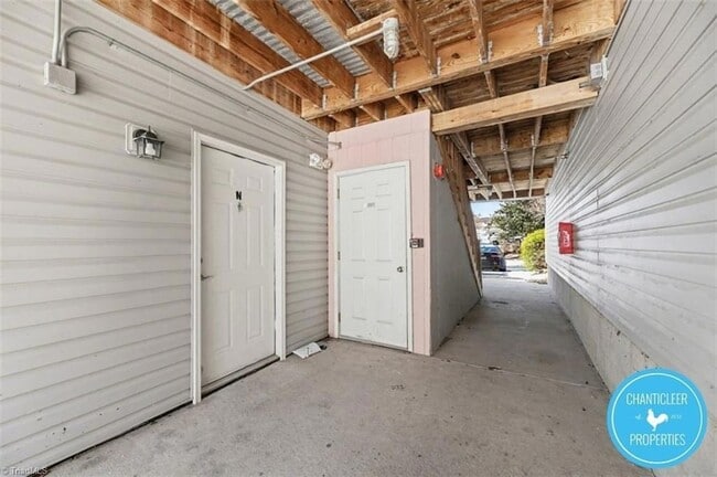 Building Photo - 1041 W Barton St