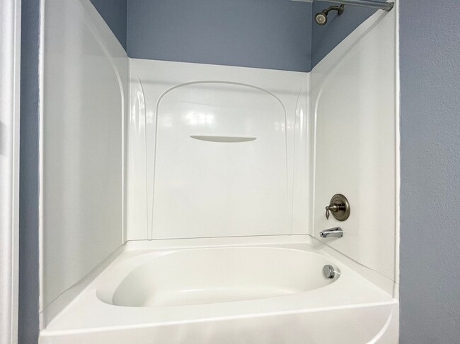 Building Photo - Beautiful 2 story single family house