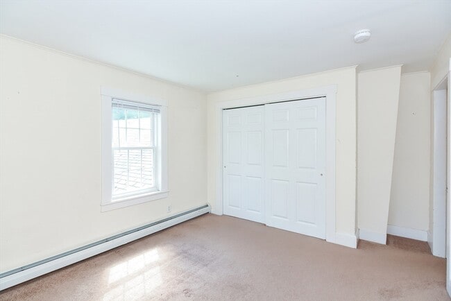 Building Photo - 118 Main St