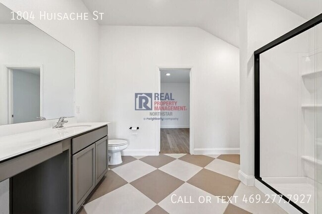 Building Photo - 1804 Huisache St