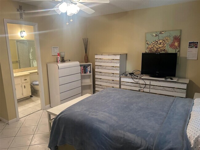 Building Photo - 4321 NW 16th St