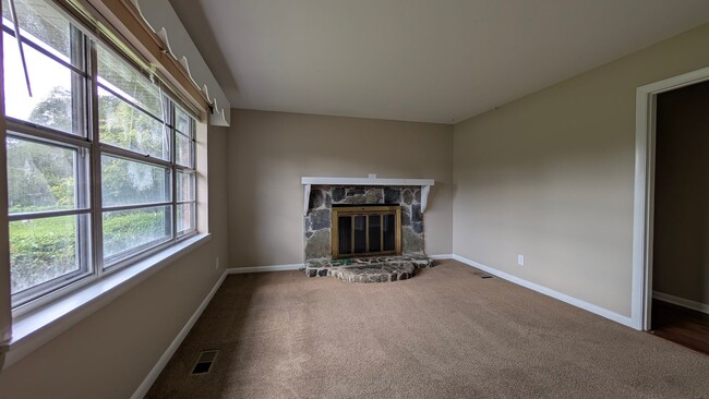 Building Photo - Traditional Brick Ranch Home for Lease | 3...