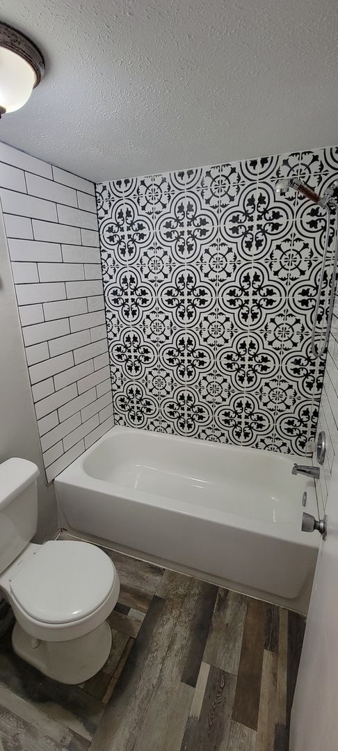 Building Photo - 2 BEDROOM 1 BATH DUPLEX CLOSE TO USF AND BUSCH GARDENS