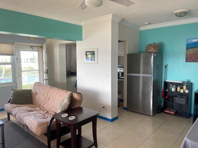 Building Photo - 9 N Birch Rd