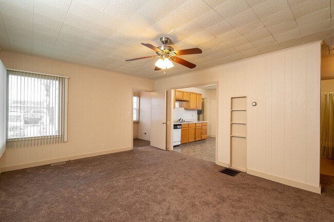 Building Photo - Charming Home in Convenient Location!