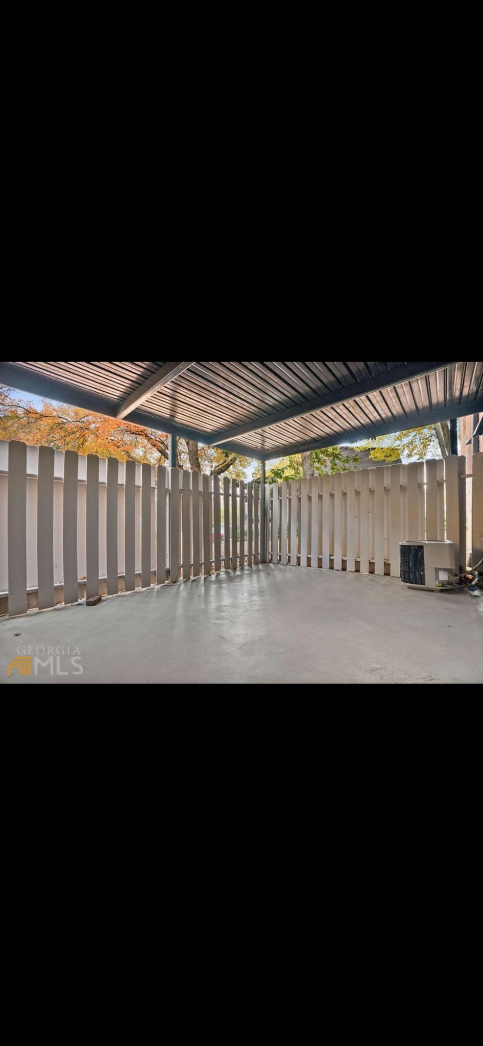 Building Photo - 325 Winding River Dr