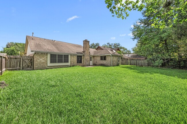 Building Photo - 2211 Turtle Creek Dr