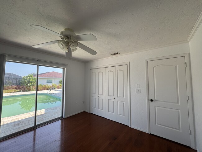 Building Photo - 1725 N Gondola Ct
