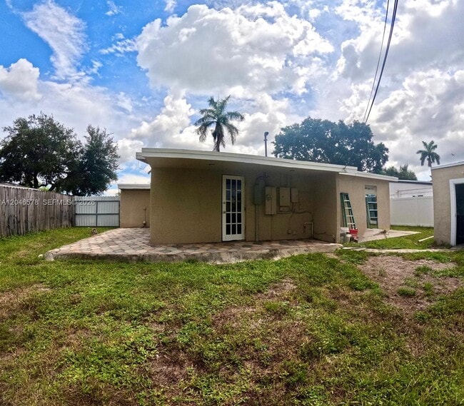 Building Photo - 5720 SW 38th Ct