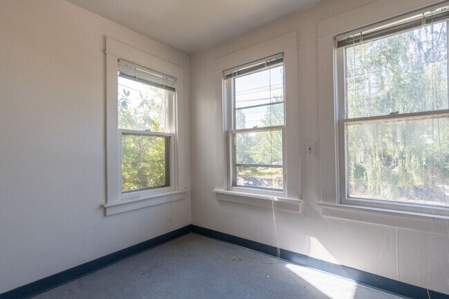 Building Photo - 5534 N Missouri Ave