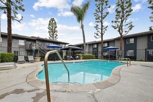 Building Photo - Loma Vista Apartments