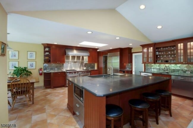 Building Photo - 3 India Brook Dr