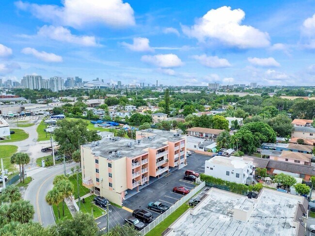 Building Photo - 2400 NW 16th St Rd