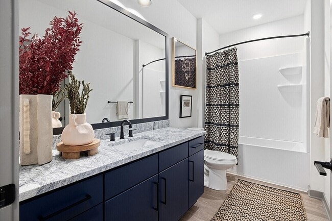 Building Photo - 3812 W Montague Ave