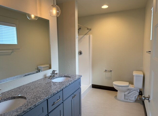 Building Photo - Modern Kalispell Home