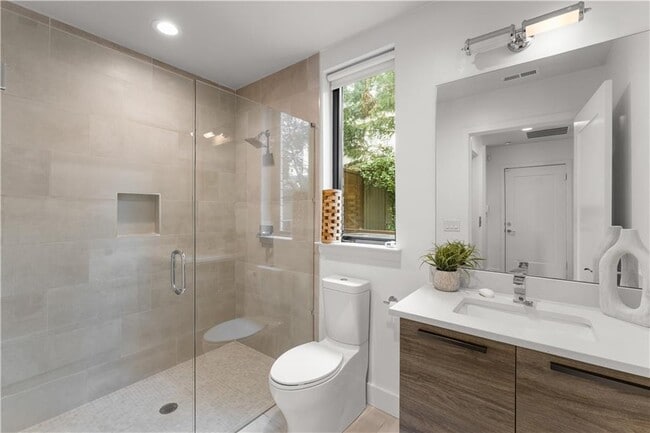 Building Photo - 906 Lenox Blvd