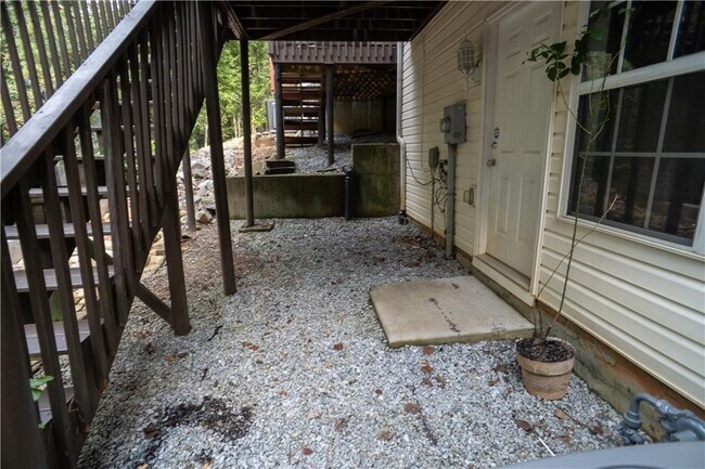 Building Photo - 9155 Nesbit Ferry Rd