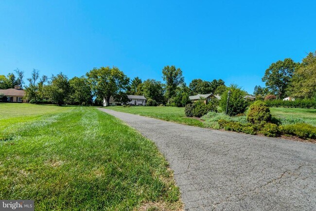Building Photo - 4570 Lawnvale Dr