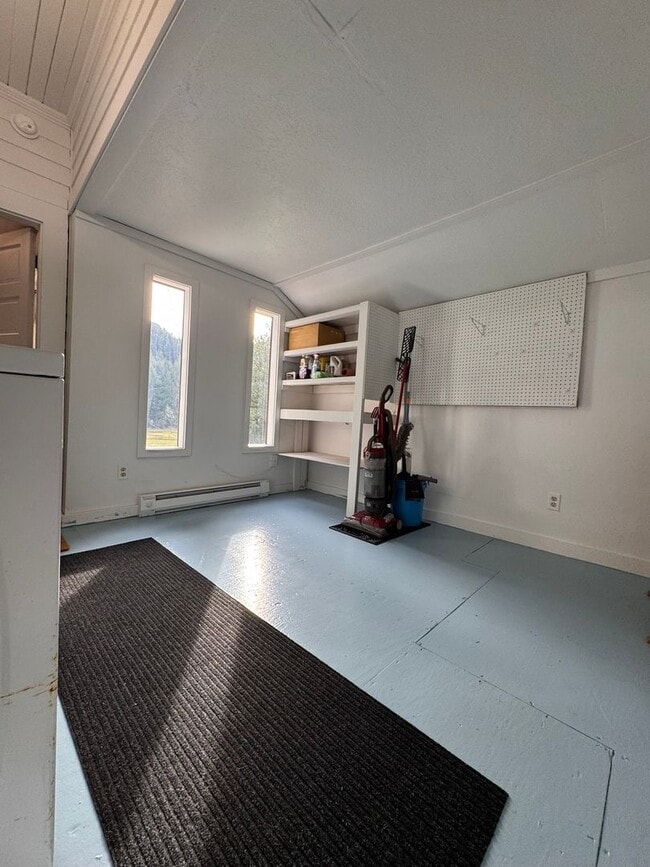 Building Photo - YOUR PACIFIC NORTHWEST RETREAT AWAITS! AV CHARGING STATION, GORGEOUS VIEWS, PRIVACY AND MORE!