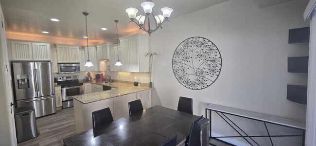 Building Photo - Beautiful 3 Bed 3.5 Bath in Riverton!!