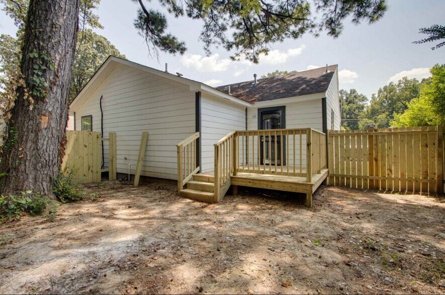 Building Photo - 2904 Barron Ave
