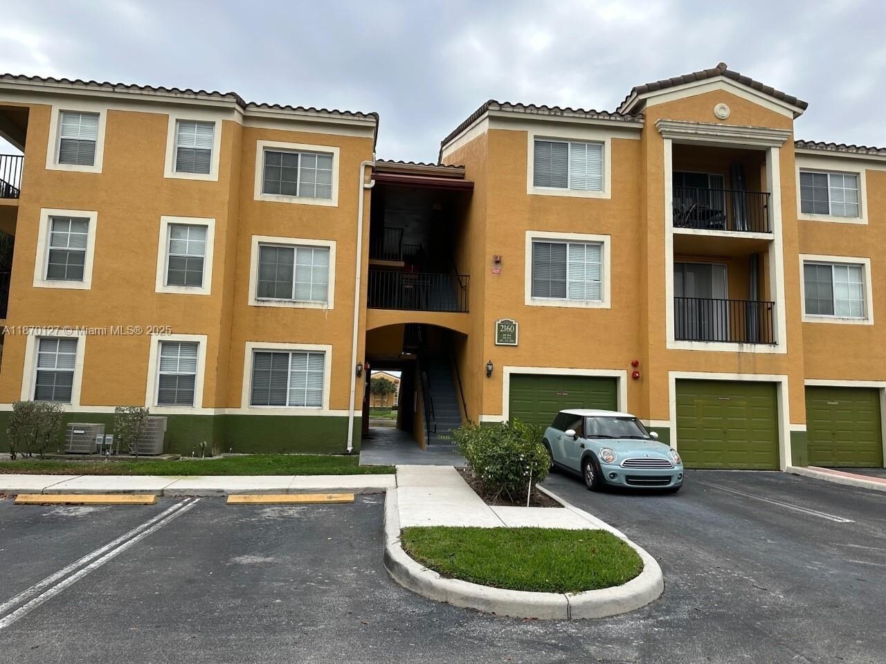 Building Photo - 2160 E Preserve Way