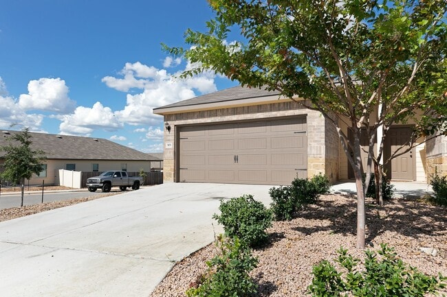 Building Photo - New Braunfels~ Beautiful Luxury 3 Bdrm~Stained Concrete Floors Throughout