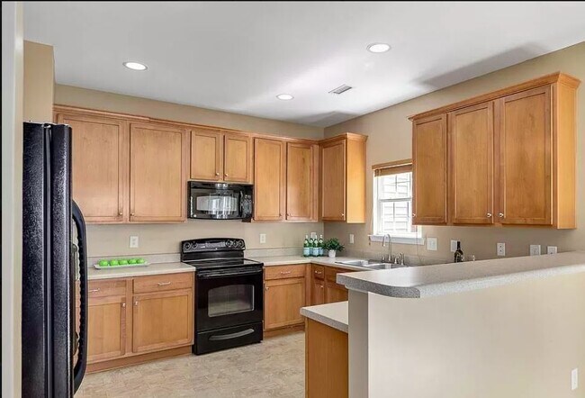 Building Photo - 3122 Binghampton Ln