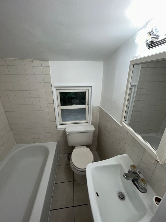 Building Photo - Schedule a showing NOW!