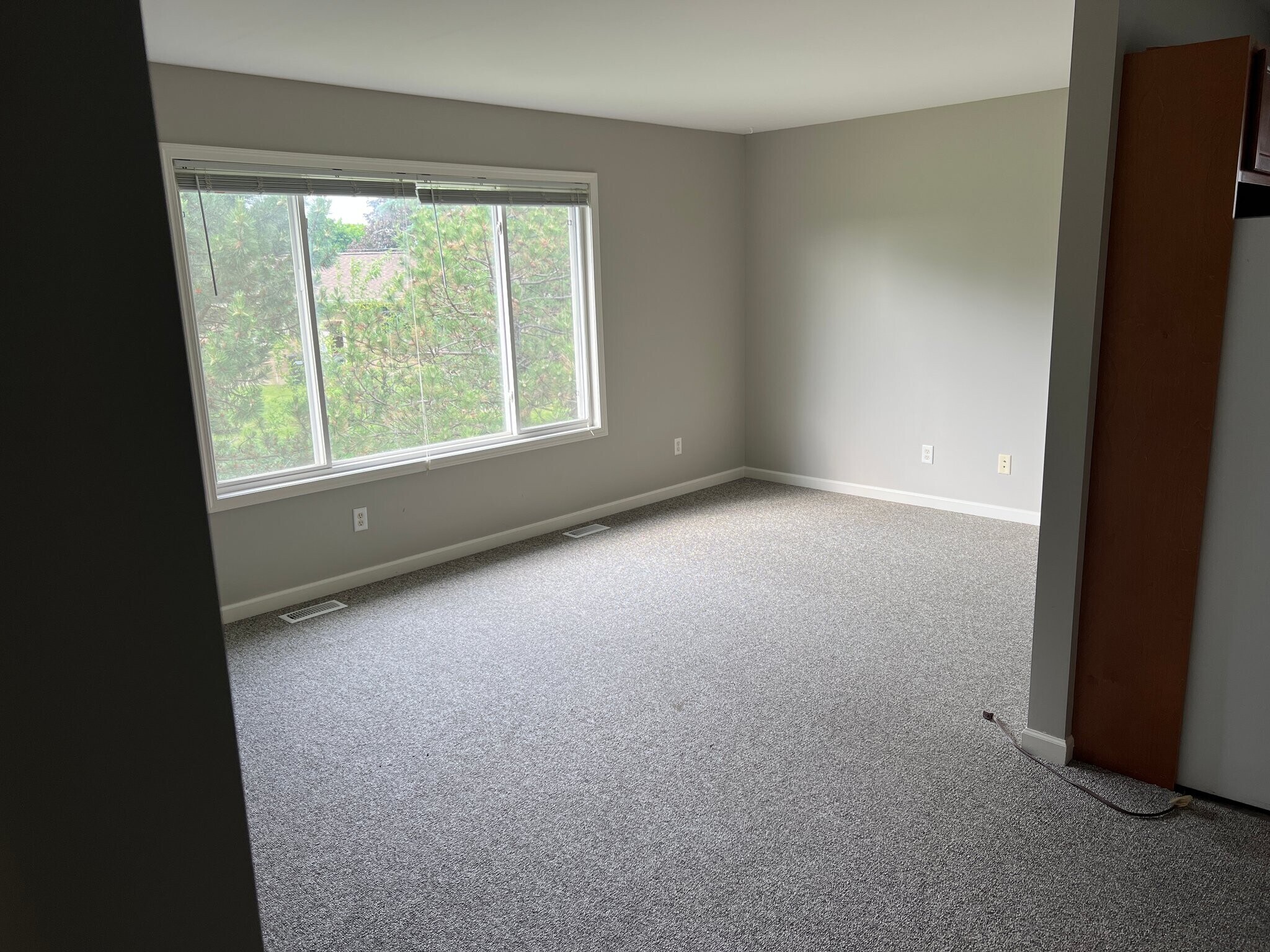 Building Photo - 4693-4695 N Shooks Ct
