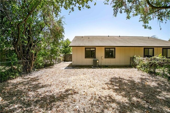 Building Photo - 12407 Tree Line Dr