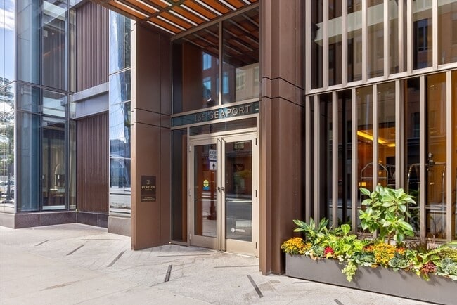 Building Photo - 135 Seaport Blvd