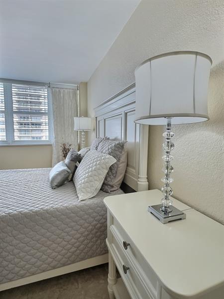 Building Photo - 2030 S Ocean Dr