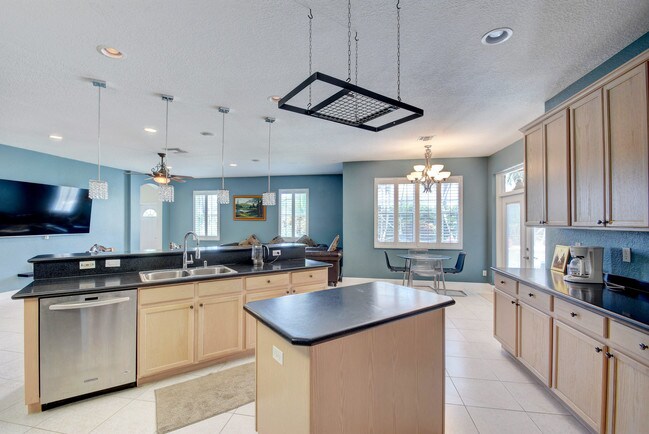 Building Photo - 1501 Stonehaven Estates Dr
