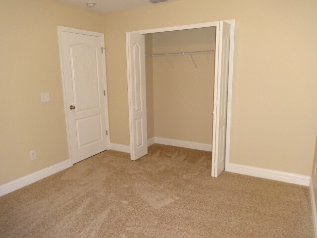 Building Photo - 1325 Sunray Dr