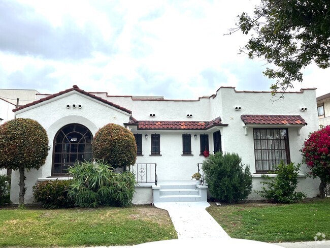 Building Photo - 704 Granada St