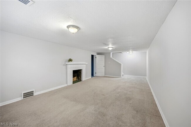Building Photo - 3889 Grenville Rd